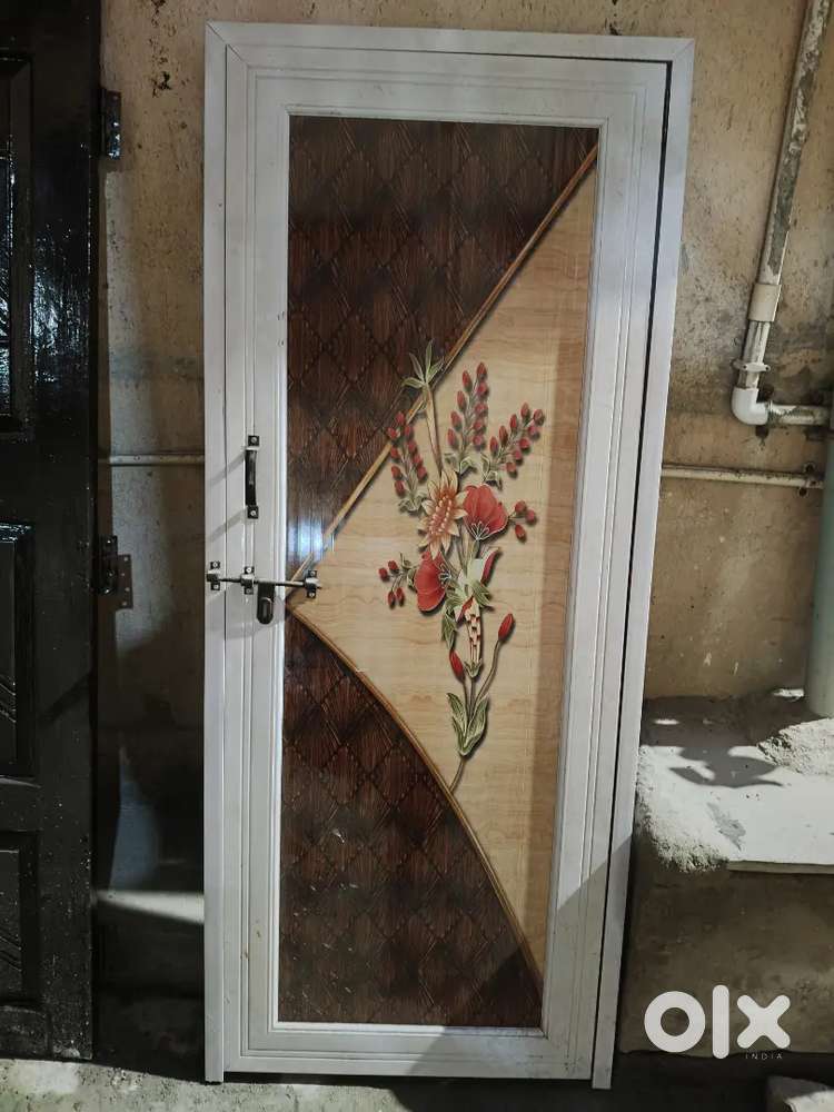 Gate bechna hai 2 days old  hai New condition me hai