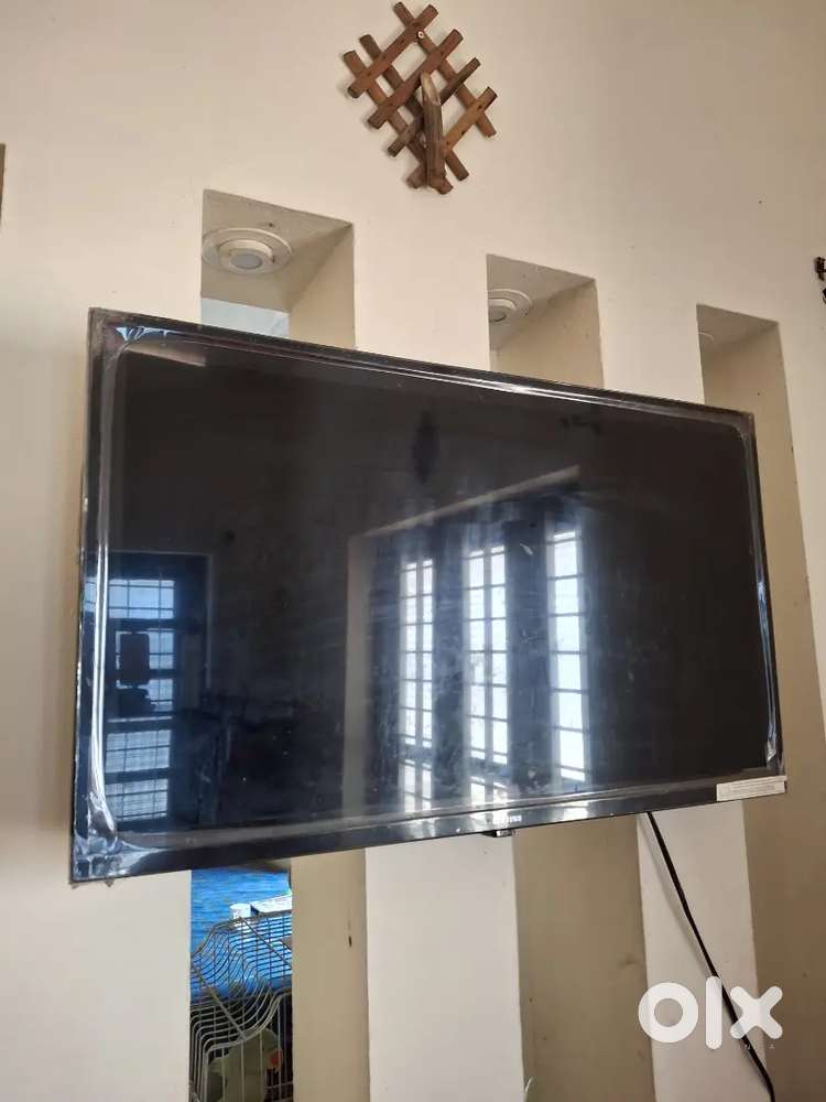 32 INCH SAMSUMG TV