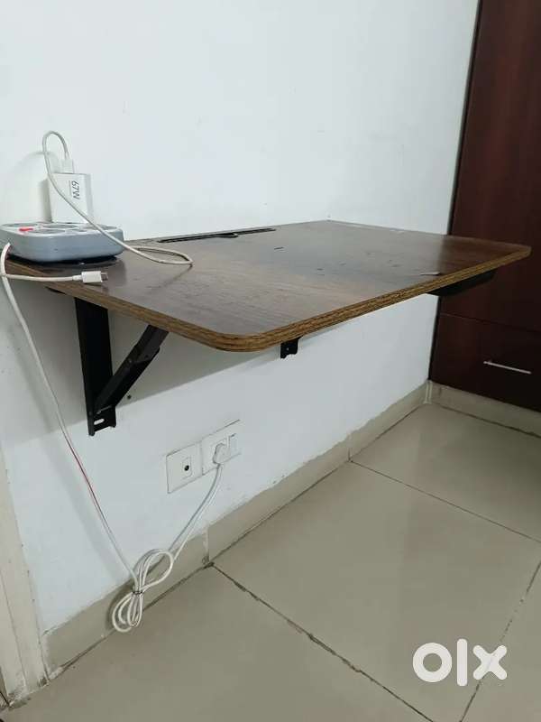 Wall hanging and foldable wooden study table, no chip no scratch