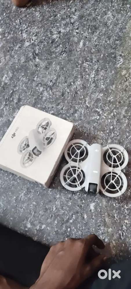 DJI NEO Dron