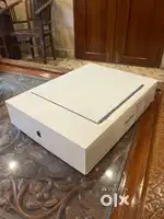 Apple MacBook Air 13.6” (8-Core CPU, 8GB RAM, 256GB SSD)