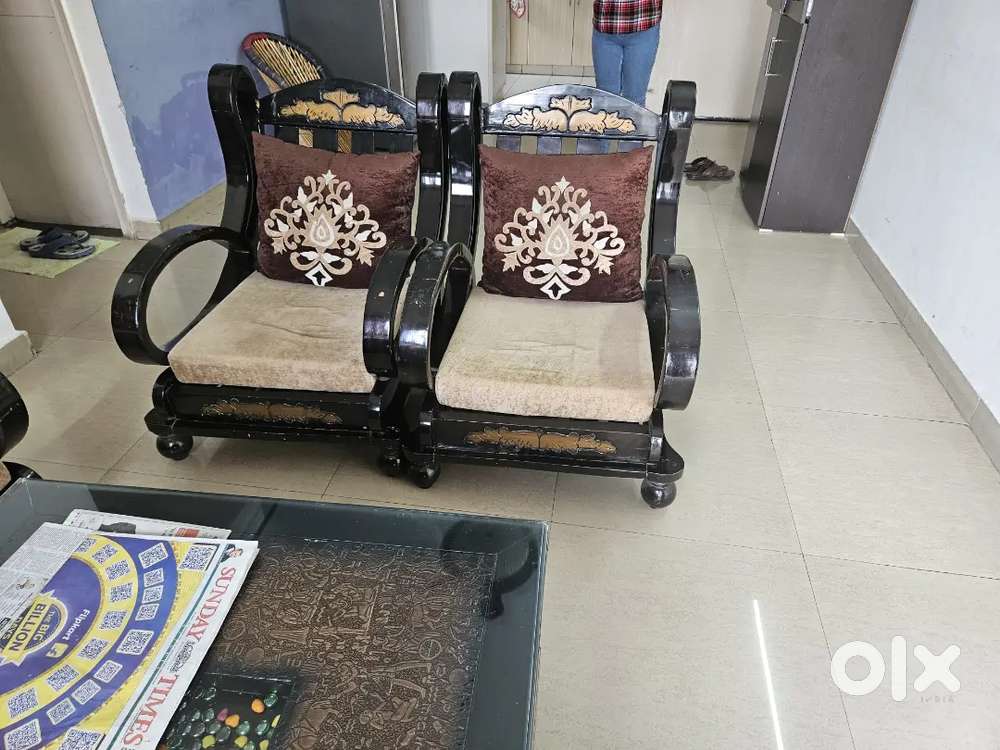 5 seater Sofa with table