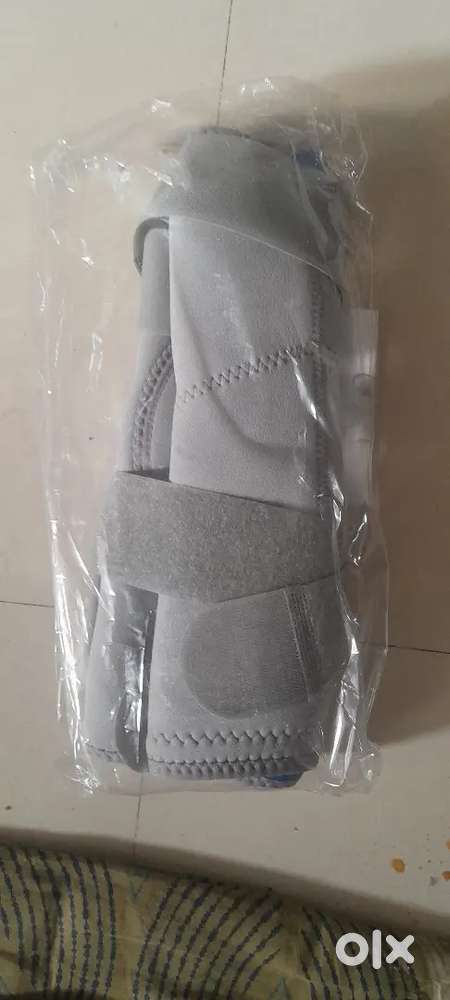 Knee support hinged