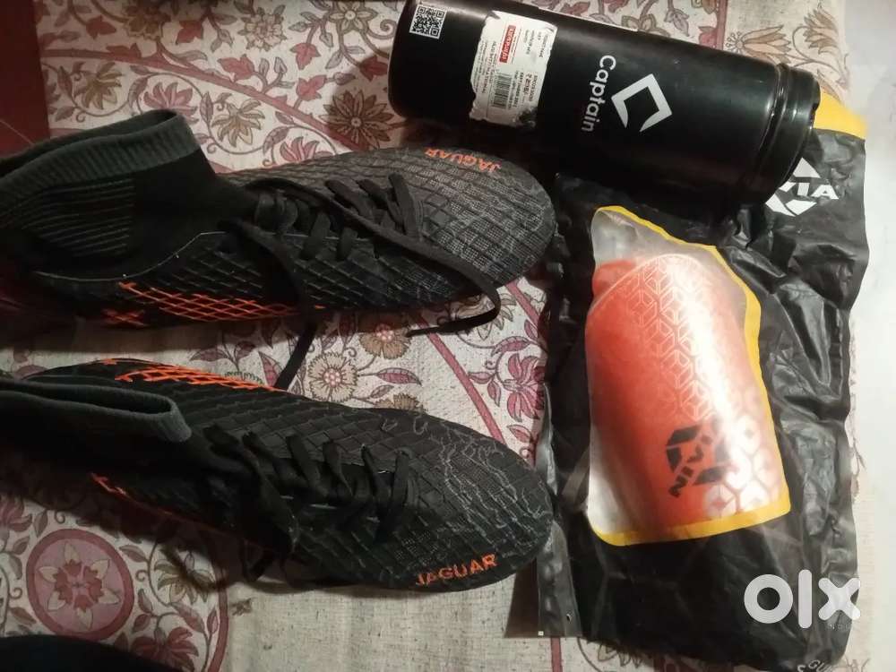 Niviea studs socks with sleeves and shin pads