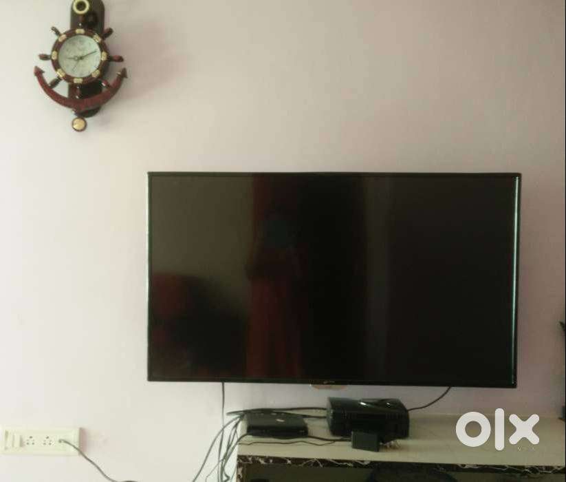 Smart Few months LG UHD Pristine 32 LED TV with USB 2160p Superb Condi