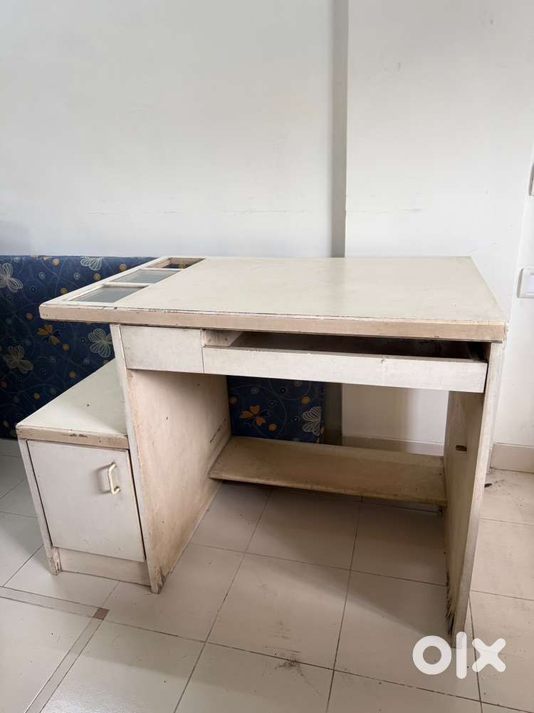 Study table / computer table