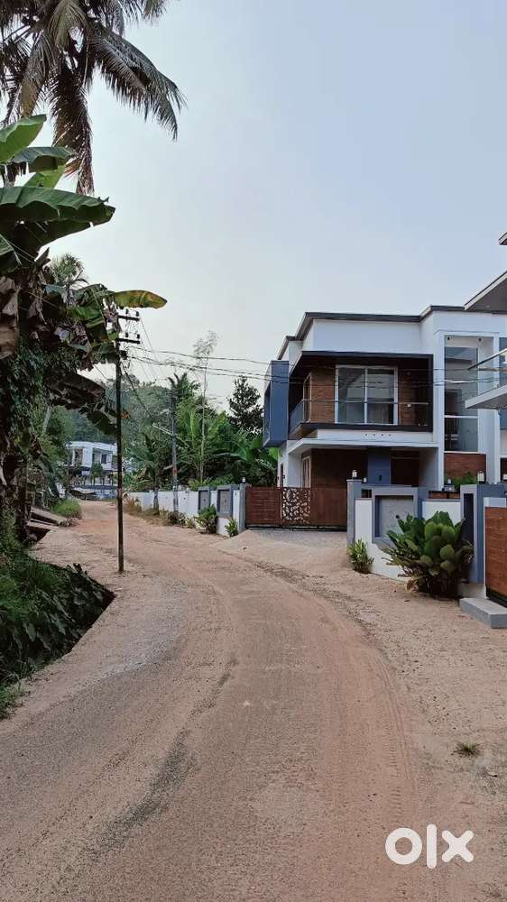 വഴയില ആറാംകല്ല് ജംഗ്ഷൻ 500 മീറ്റർ മാറി ബൈറോഡ് സൈഡ് 7 സെൻ്റ് കരഭൂമി