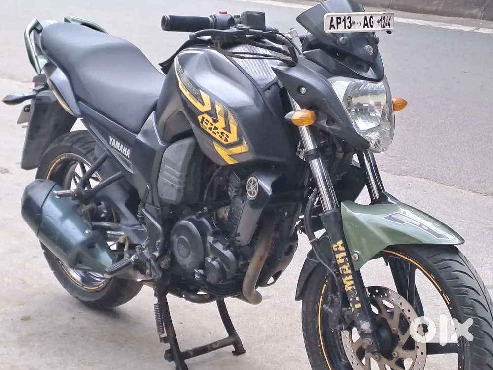 Yamaha fzs   black and yellow