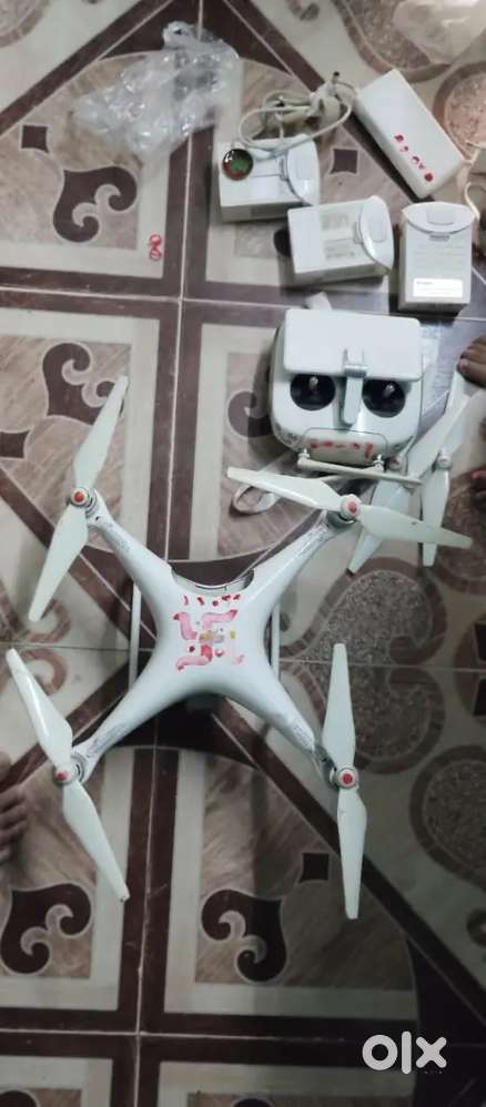 DJI PHANTOM 4 FULL SET IN EXCELLENT CONDITION