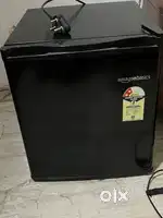 MINI FRIDGE  AMAZON BASICS  45 Litres