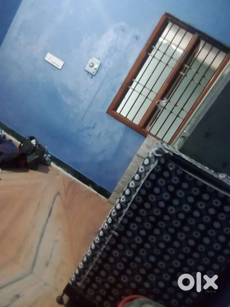 Bachelor allowed only for girls working or study