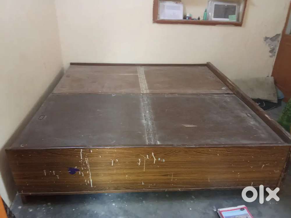 An old bed