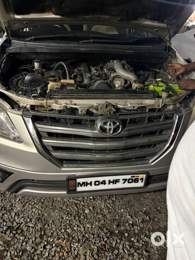 Machanic cahiya hai.   Car garage ka liya cantact kara