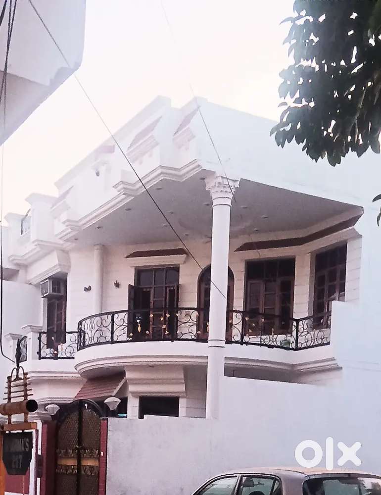 Newly built up kothi for rent in best location