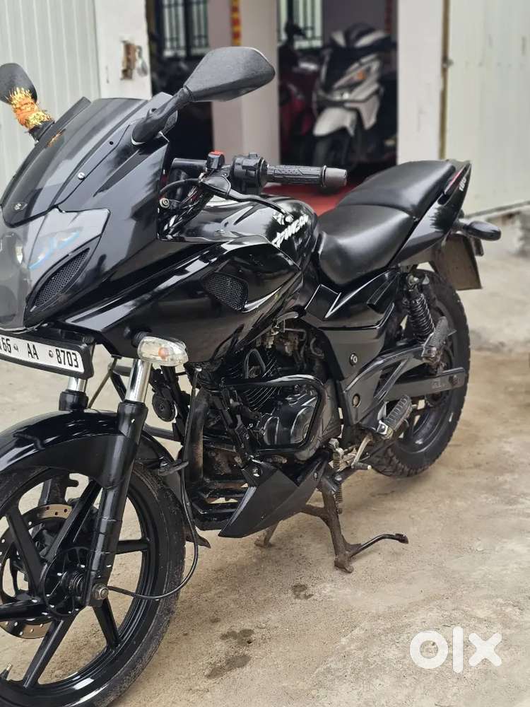 2019 BAJAJ PULSUR 180 cc coimbatore reg Show room condition