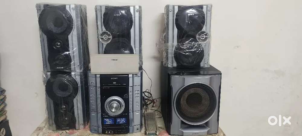 Sony MHC-RV999D 4800 Watt Sound System with
Active Subwoofer