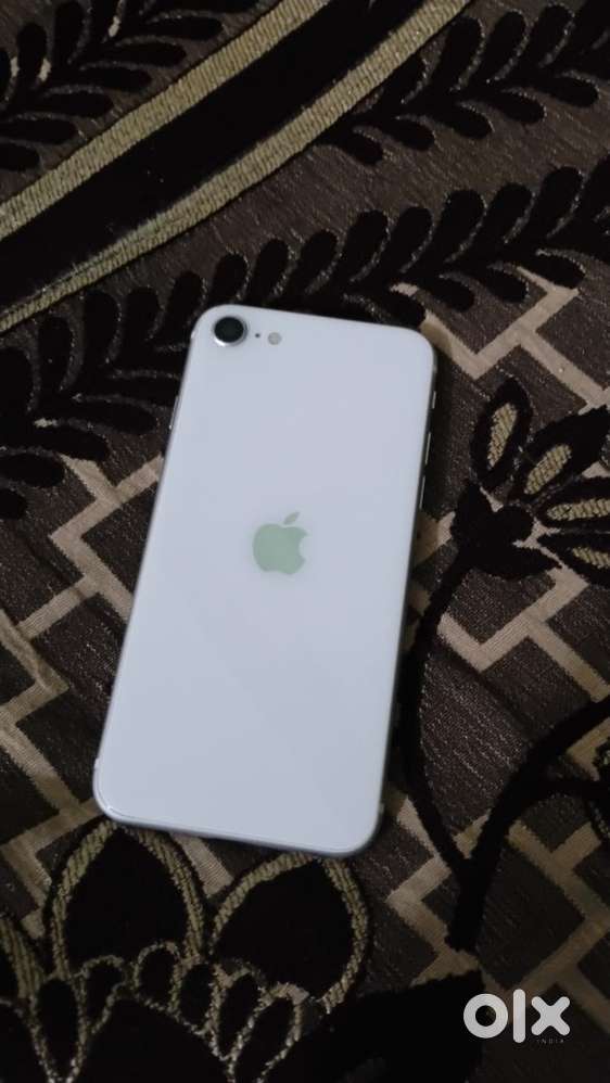 IPHONE SE 2020 ( 128 GB ) IOS 26 white colour