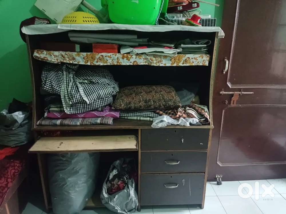 Computer table for sale