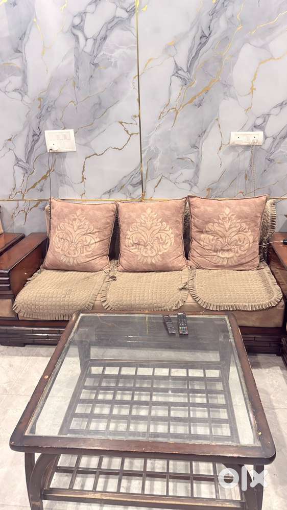 7 Seater Sofa and Table is avilable