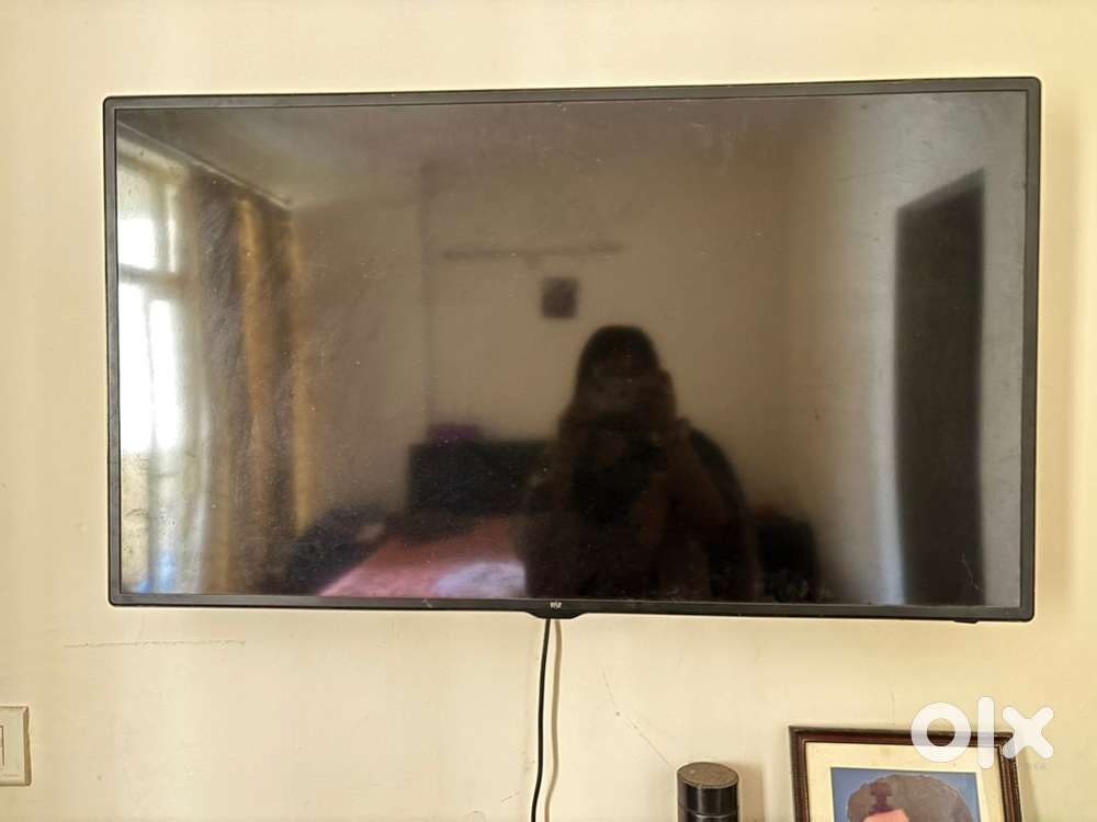 Flat screen LED TV 48 inch