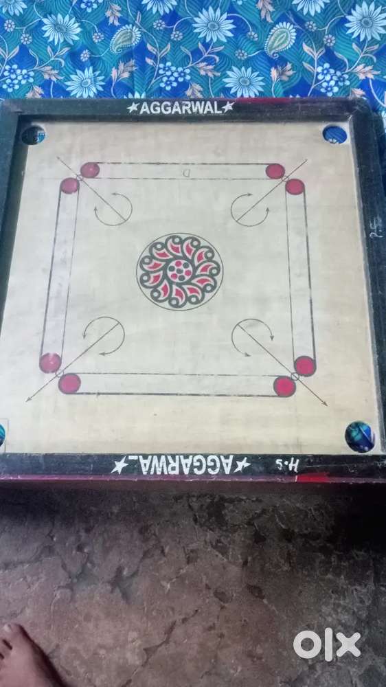 Carrom board