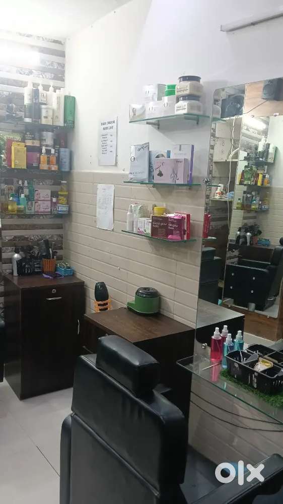 Need a girl for beauty parlour in dwarka mod