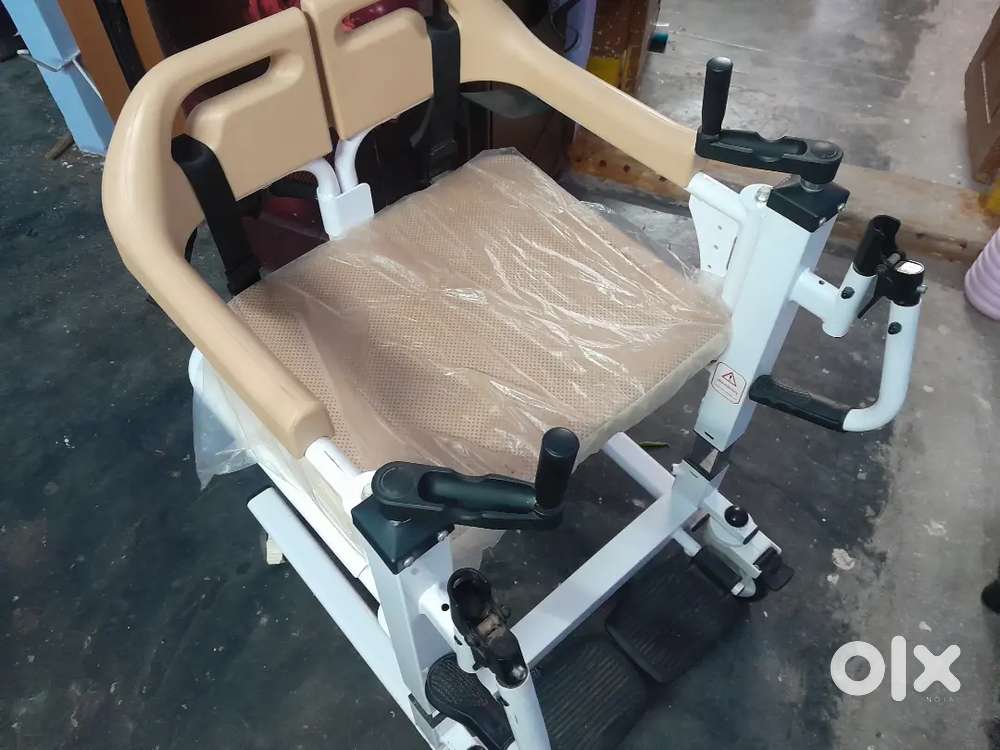 Hydraulic lifting chair