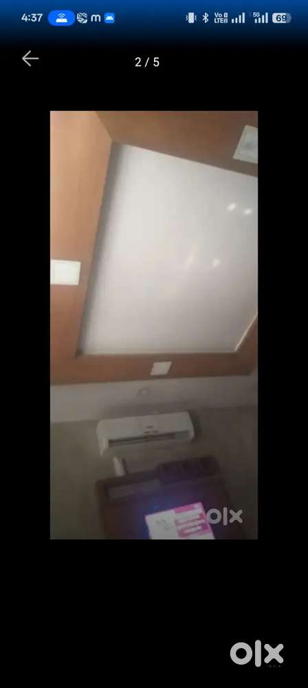 Sbi बैंक के सामने है प्राइम लोकेशन में हैं