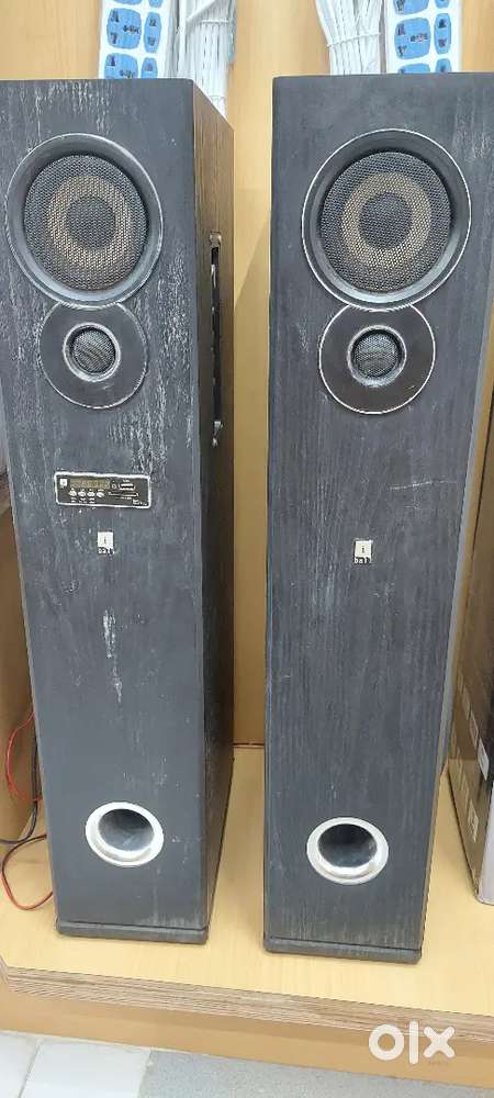 I ball tower speakers in very good condition