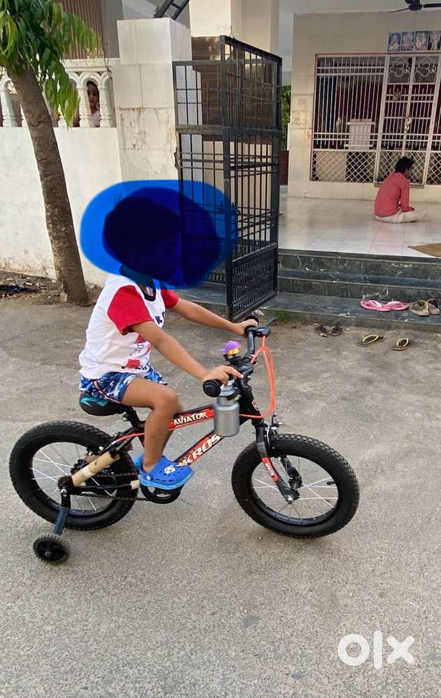 Kross kids cycle with supporting wheels