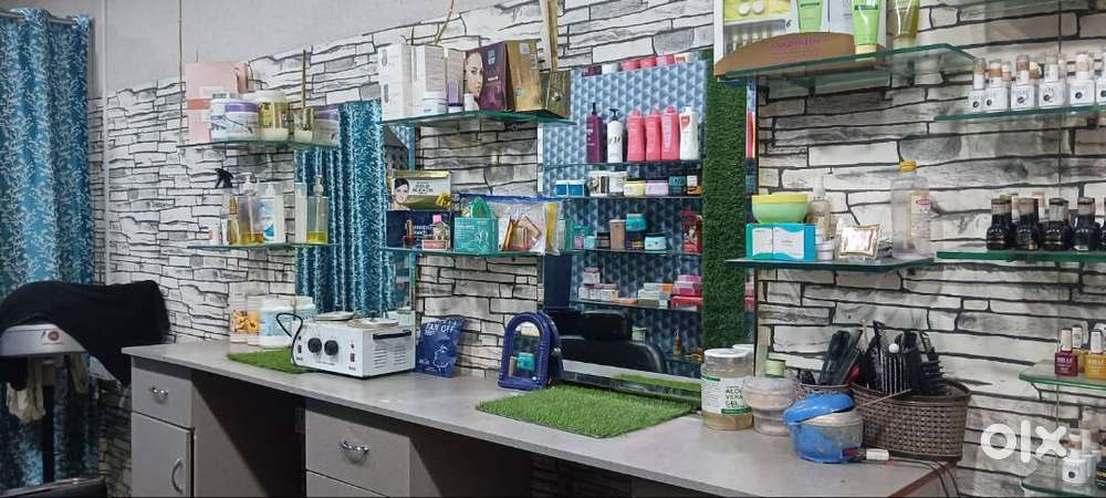 Urgent Sale of Full Parlour Setup