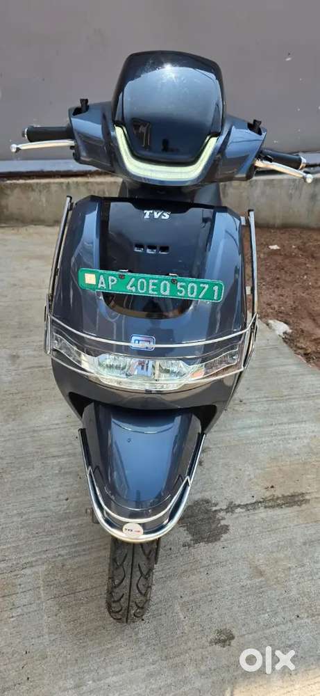 TVS IQube S variant range 115km brand new vehicle