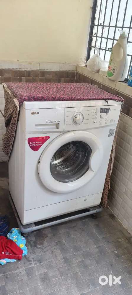 LG FRONT LOAD WASHING MACHINE 5.5kg