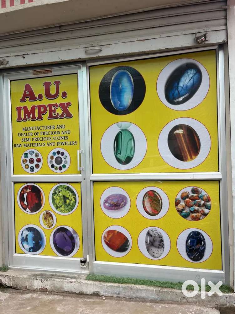 Aluminium gate new condition 6 month old size 90*85 inch