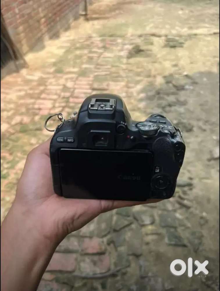 Canon 200D excellent condition no any problem