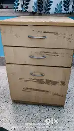 Corner table