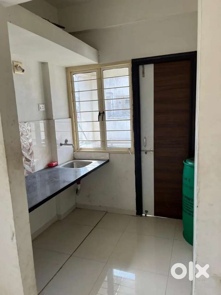 Flat 1room kitchen available for rent