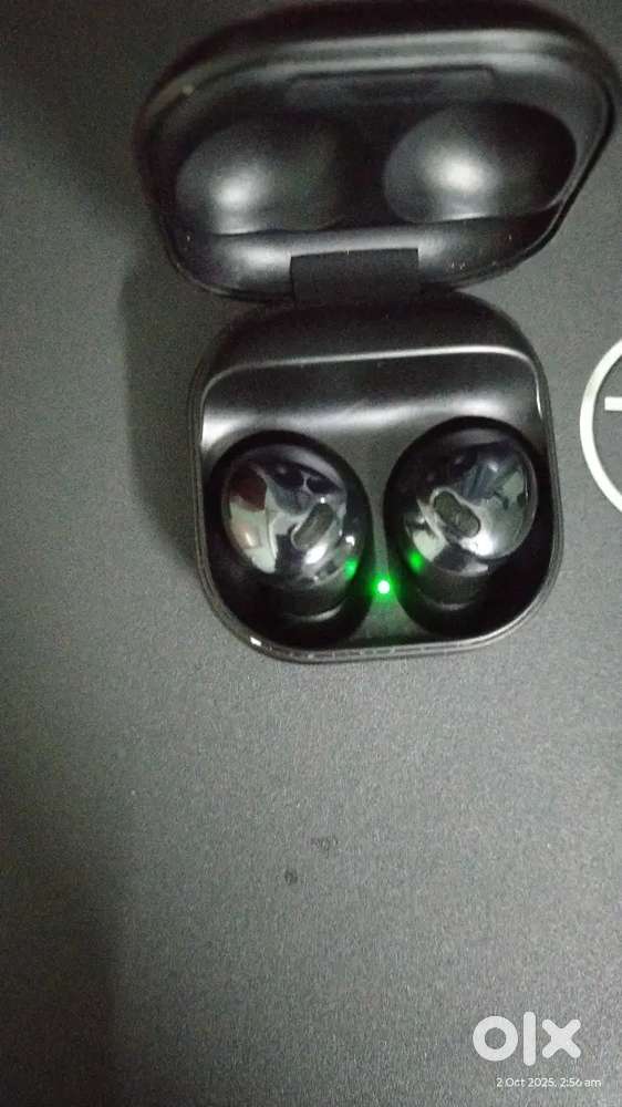 Samsung Ear Buds Active Noise cancellation