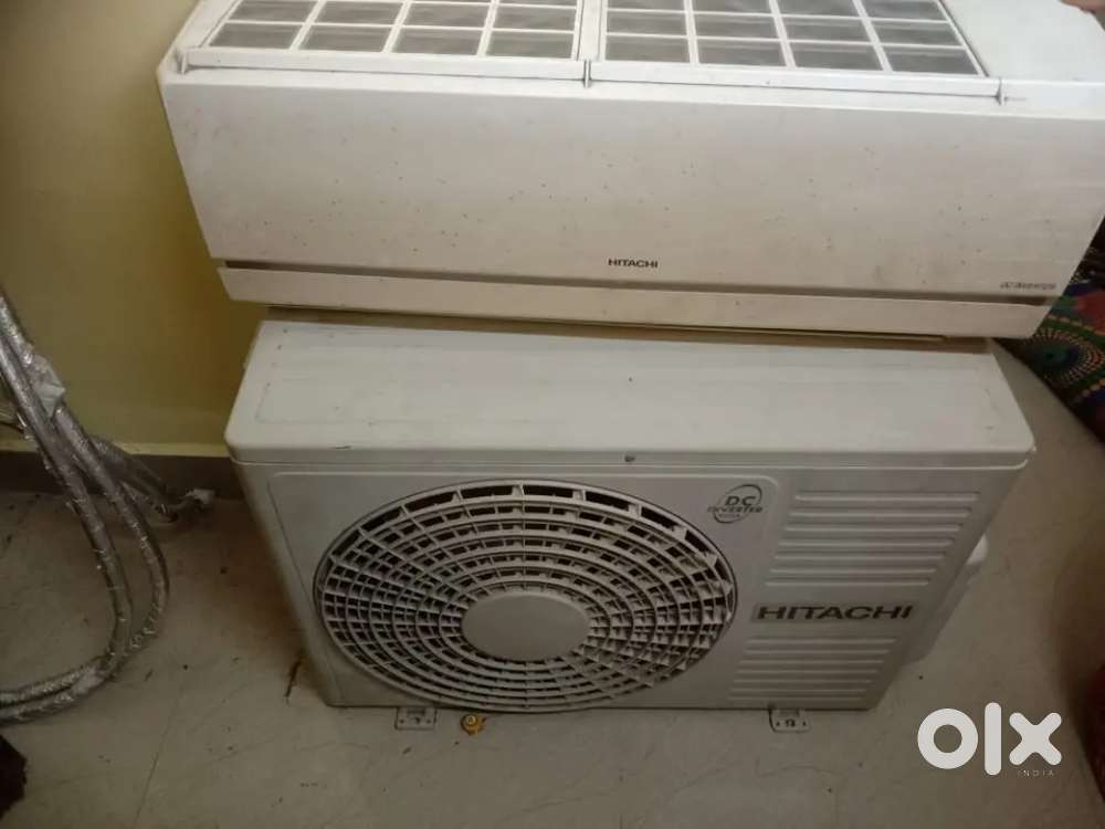 Hitachi AC only 2years new ac