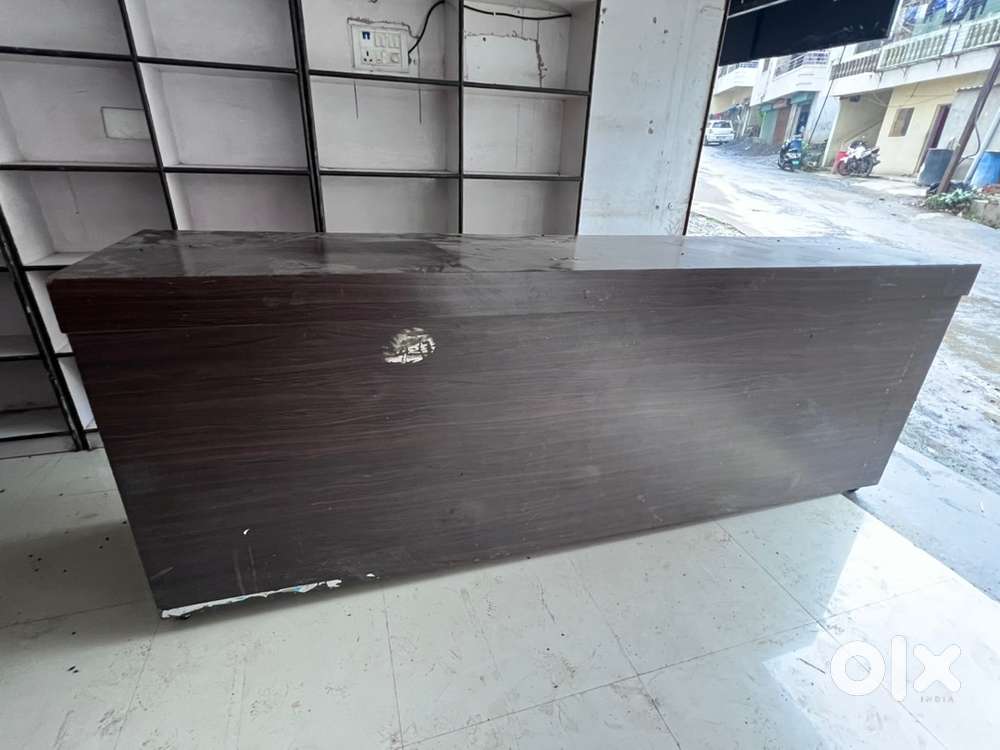 Shop counter wooden wit wheels