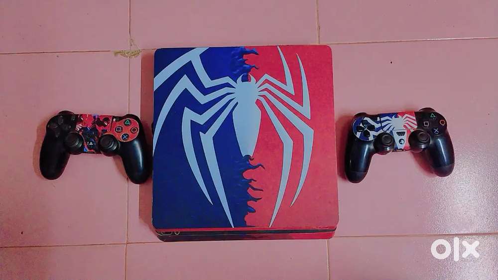 PS4 Slim 1TB Version Jail-break 9.00 With 2 Controllers