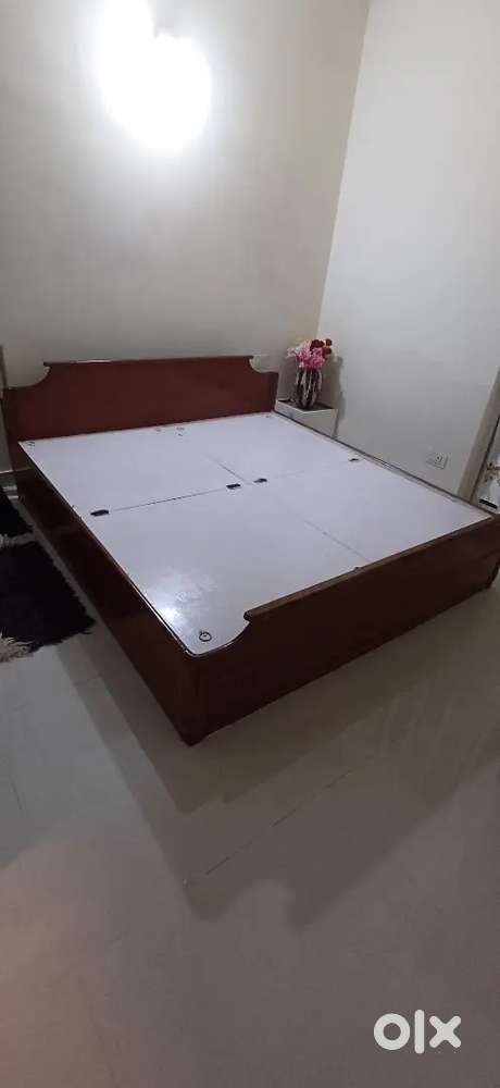 Saguan teak wood bed