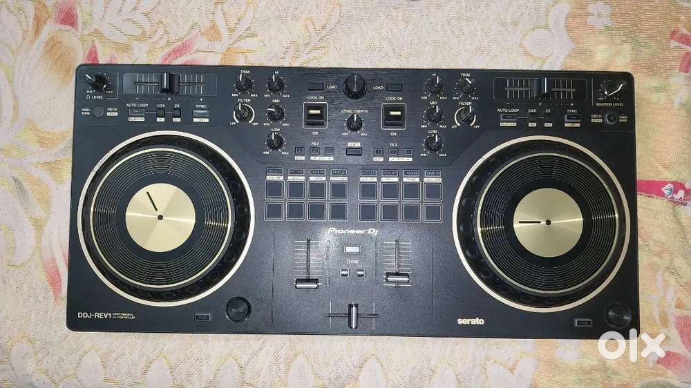 Dj cansol pioneer ddj rev 1 with carrying bag