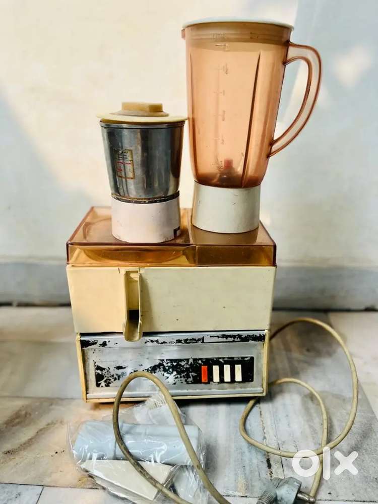 Mixer and grinder with juicer