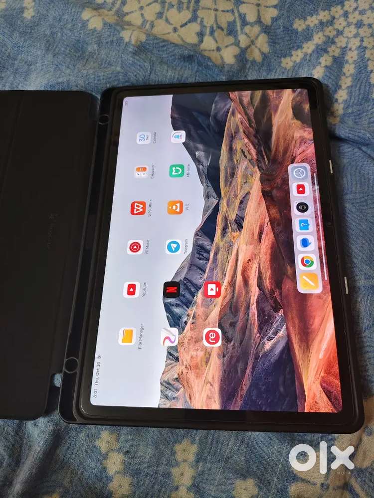 Brand new and unused Tablet along with cover