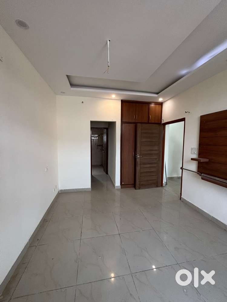 Well maintained 3 BHK prime location ( Freehold )