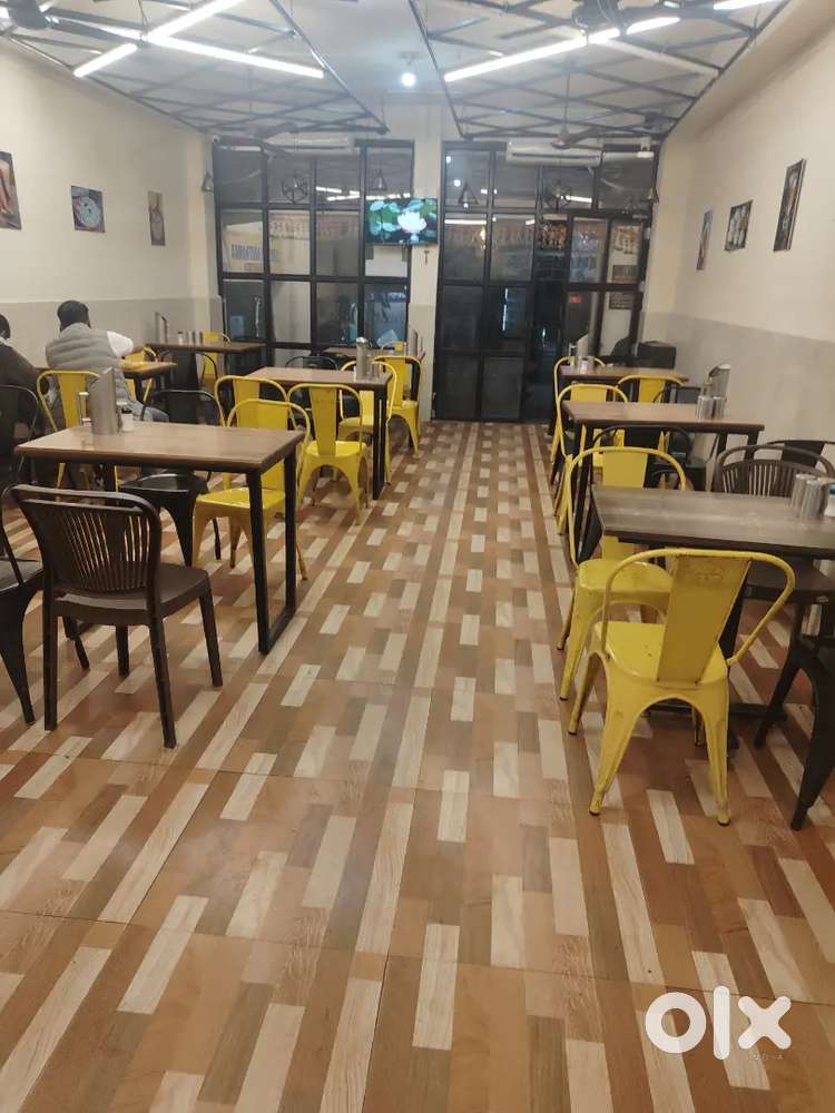 आवश्यकता है लड़कों की रेस्टोरेंट में