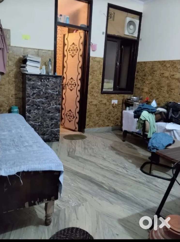 sharing room with food