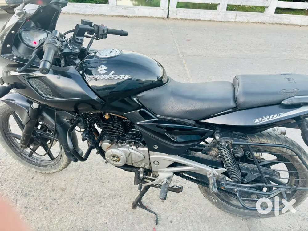 Bajaj , pulsar 220 F
