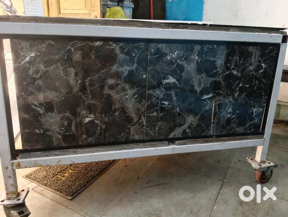 Second Hand Glass Display Counter / Showcase (Sunmica Finish)